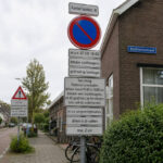 Gemeente plaatst extra verkeersborden om onduidelijkheid door verkeersborden op te lossen