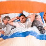 Voordeel van lang thuiswonen: Erwin (37) mag soms nog tussen zijn ouders slapen