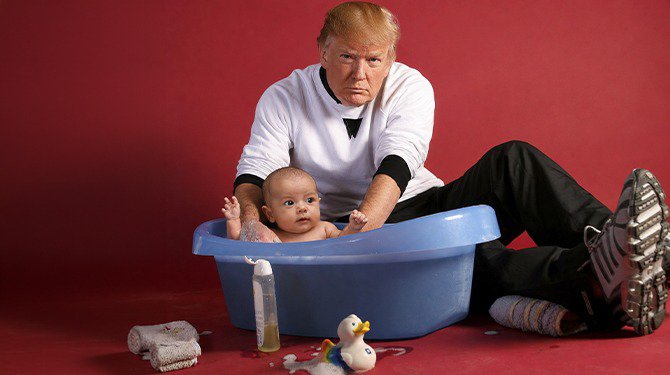 Iconische foto gaat viraal van Trump die Khamenei als baby al vasthield, nu tegenover elkaar in oorlog
