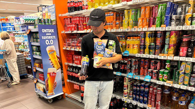 Bij nieuwe trend boodschapmaxxxing draait het allemaal om zoveel mogelijk gratis producten scoren