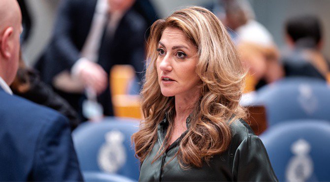 Waarom bemoeit asielminister Yesilgöz zich zoveel met Defensie?