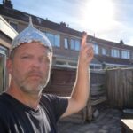 Complotdenker Danny (49) vertrouwt het niet: “Maan past precies voor de zon, dat kan geen toeval zijn”
