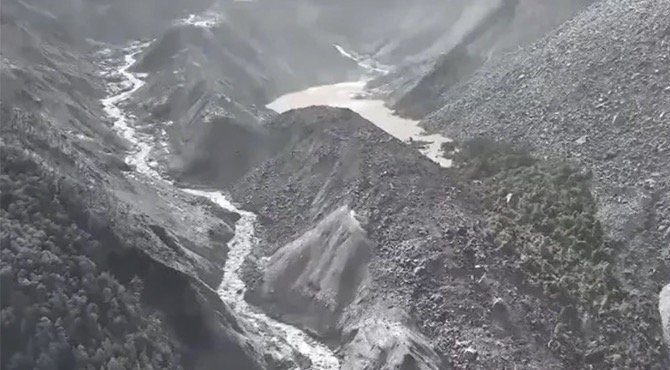 Gletsjermeer dat voor dood en verderf zorgt in Nepal vernoemd naar Trump