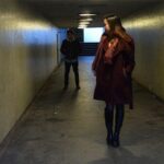 5 dingen waaraan mannen kunnen zien dat de vrouw die hard voor ze uit loopt geïnteresseerd in ze is