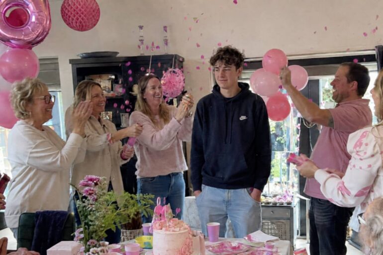 Minimumleeftijd gender reveal party: “Kind zelf de kans geven om een keuze te maken”