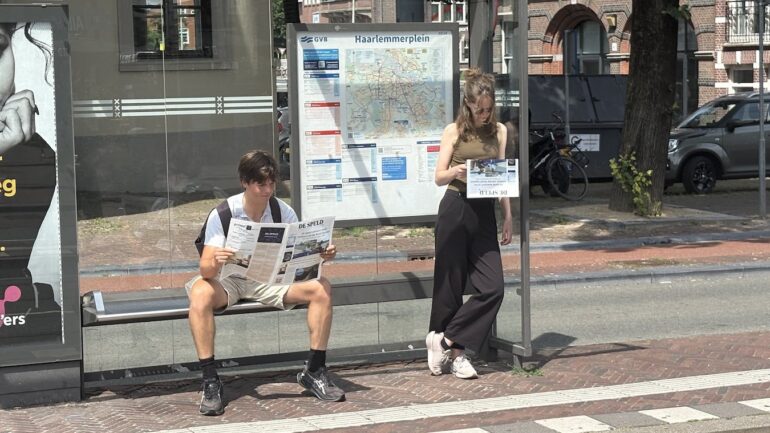 Megarechtszaak van start: maakt de De Speld Krant jongeren bewust verslaafd?