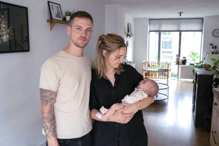 Kersverse ouders: “Onze baby is objectief gezien gewoon beter dan die van anderen”