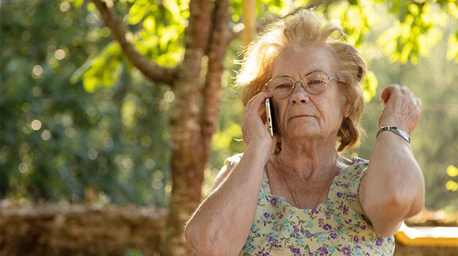 Joke (71) belt ANWB met vraag over situationship met Griekse ober