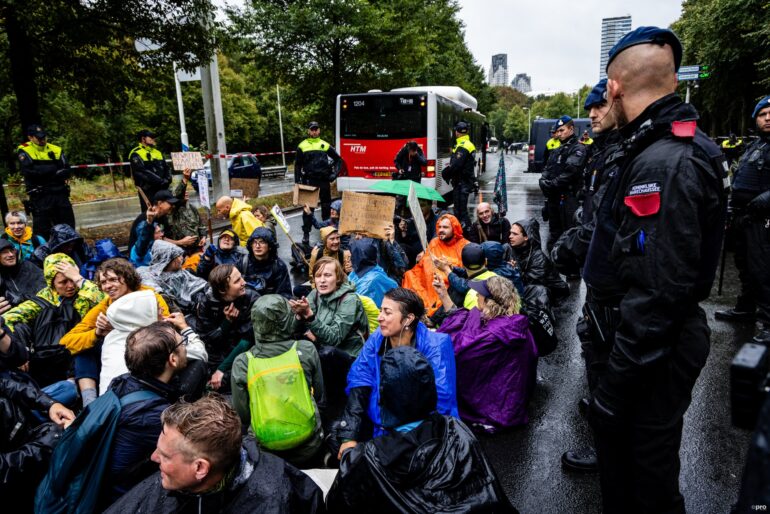 Veertigduizendste blokkade A12 zet automobilist aan het denken over klimaatverandering