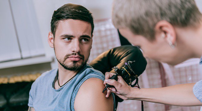 Nietszeggende gast neemt na nietszeggend aantal likes een nietszeggende tattoo