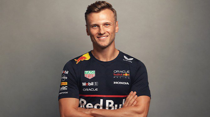 Bram (24) verlengt periode dat hij Red Bull Racingshirt draagt tot en met 2030
