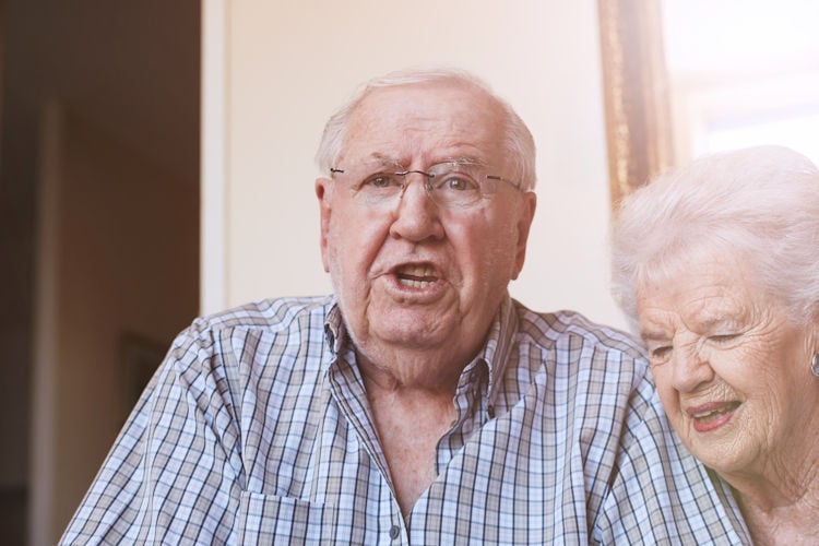 Egoïstische man houdt vrouw al 50 jaar voor zichzelf