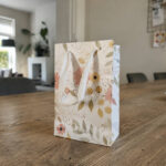 Cadeautasje na acht jaar en veertien verjaardagen terug bij oorspronkelijke koper