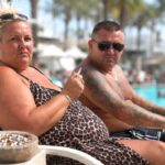 Vakantiegangers balen van zonsverduistering: “Ik kom hier voor de zon”