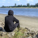 Ook onderwereld heeft last van laag waterpeil: “Rivieren te ondiep om lijk in te dumpen”