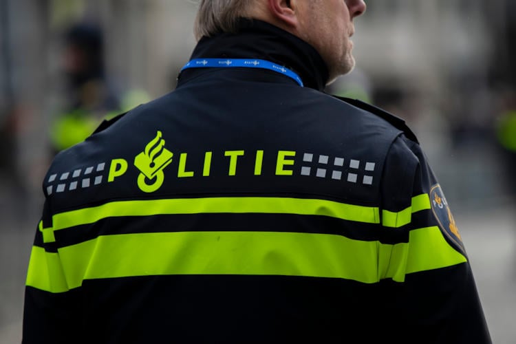 Helft wijkagenten loopt weleens om uit angst voor onveilige jonge vrouwen