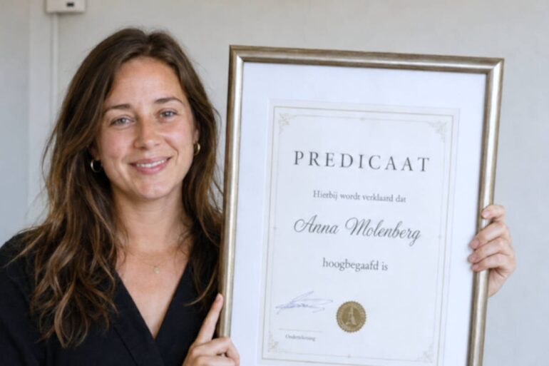 Anna (28) kocht het label ‘hoogbegaafd’: “Haalt een hoop onzekerheid weg”