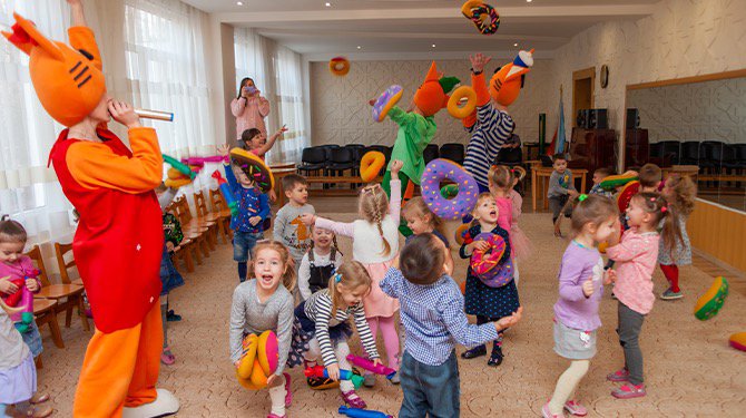 Kinderfeestje heeft als thema ‘tyfus luid schreeuwen terwijl jij brak bent’