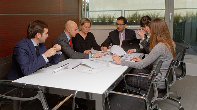 Meeting loopt 10 minuten uit omdat niemand afkortingen gebruikt