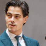 Kabinet-Jetten halveert vertrouwen in peilingen