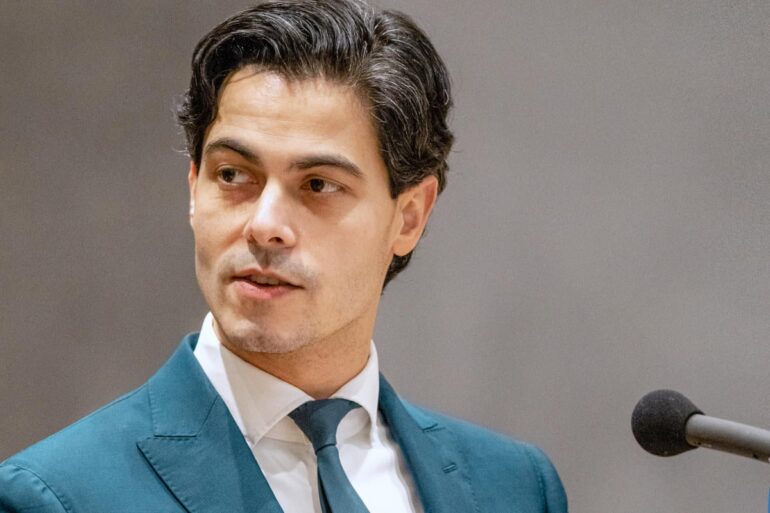 Kabinet-Jetten halveert vertrouwen in peilingen