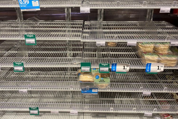 Supermarkt introduceert noodabonnement: voor twintig euro per maand voorrang bij bijna lege schappen