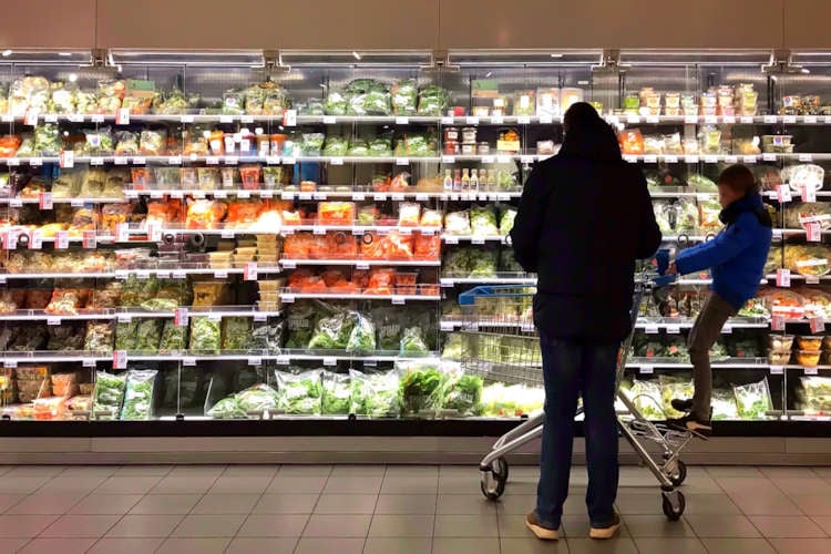 Supermarkten beloven eventuele koopkrachtstijging uiterlijk woensdag in hun prijzen te hebben verwerkt