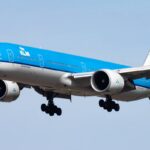 Eurlings reageert pas later op KLM-incident: “Sorry, telefoon is nu leeg”