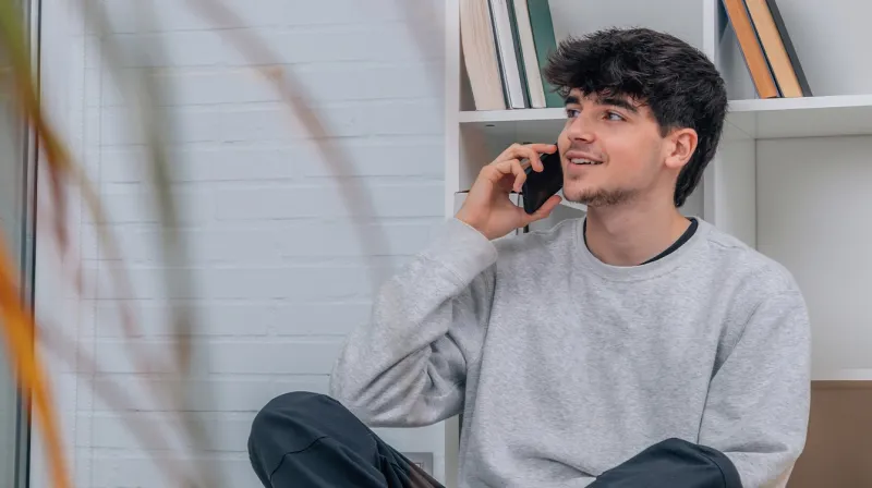 Bad boy Jim neemt onbekende beller gewoon op in plaats van netjes te googelen naar nummer Bad boy Jim neemt onbekende beller gewoon op in plaats van netjes te googelen naar nummer