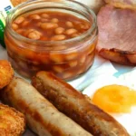 Heerlijk Engels ontbijt mist alleen nog bonen in waterige tomatensaus