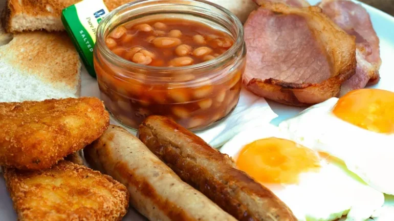 Heerlijk Engels ontbijt mist alleen nog bonen in waterige tomatensaus