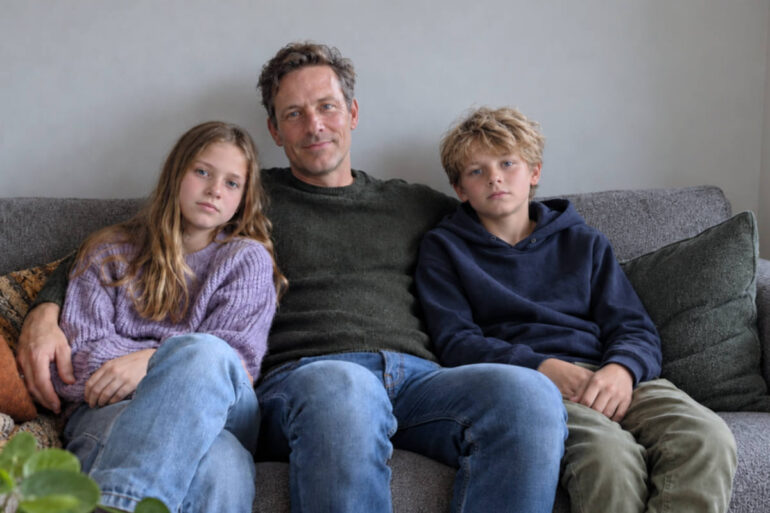 Frank (46) geeft zijn dochter minder zakgeld dan zijn zoon: “Ik bereid ze voor op de arbeidsmarkt”
