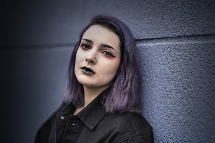 Luna (20) heeft een gotische ontwikkelingsstoornis: “Voor mij is Halloween helemaal geen feest”