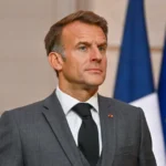 Macron: ‘Plunderaars moeten tot hun 53ste doorwerken om dit allemaal terug te betalen’