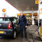 Automobilisten balen van daling benzineprijs: “Mijn hele vermogen zat in die tank”