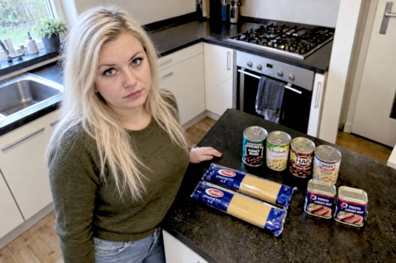 Wendy (34) betaalt 900 euro per maand aan een budgetcoach: “Volgens hem zit het probleem bij de boodschappen”